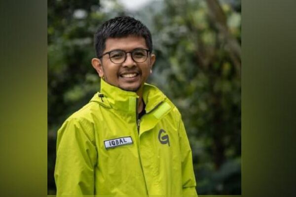 bangkai ayam Iqbal Damanik