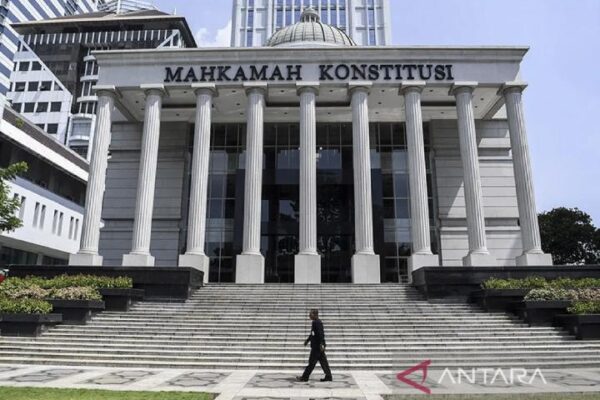 Sembilan mahasiswa menggugat KUHP