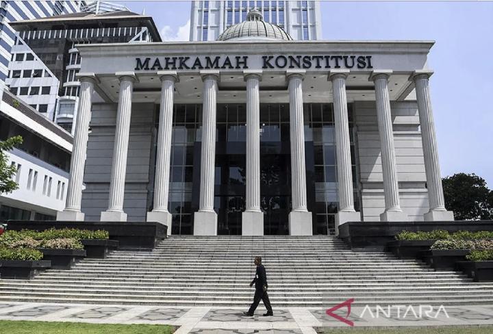 Sembilan mahasiswa menggugat KUHP