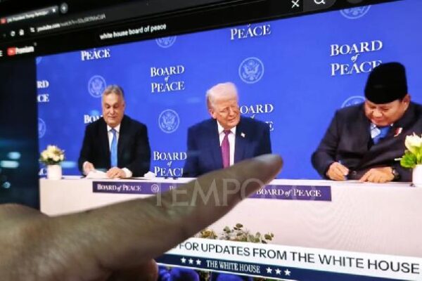 membeli drone buatan AS