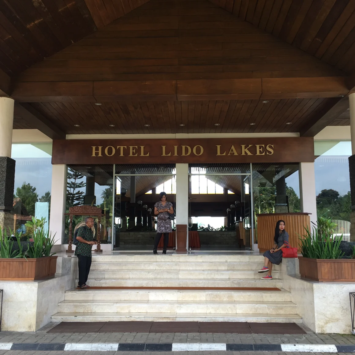 Ketidakpercayaannya terhadap umat Muslim