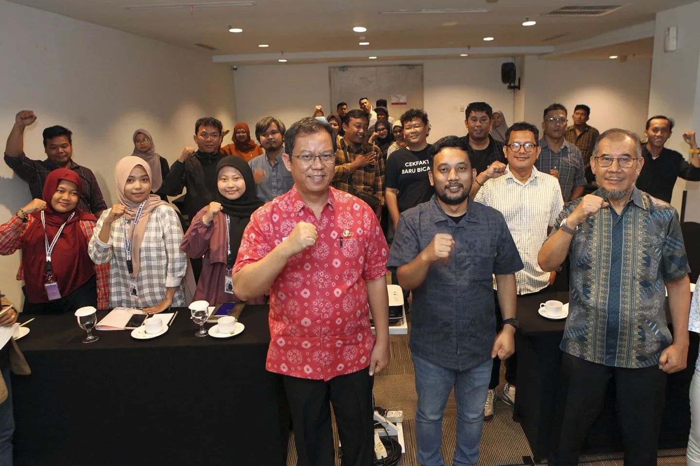 memperjuangkan penggunaan energi terbarukan