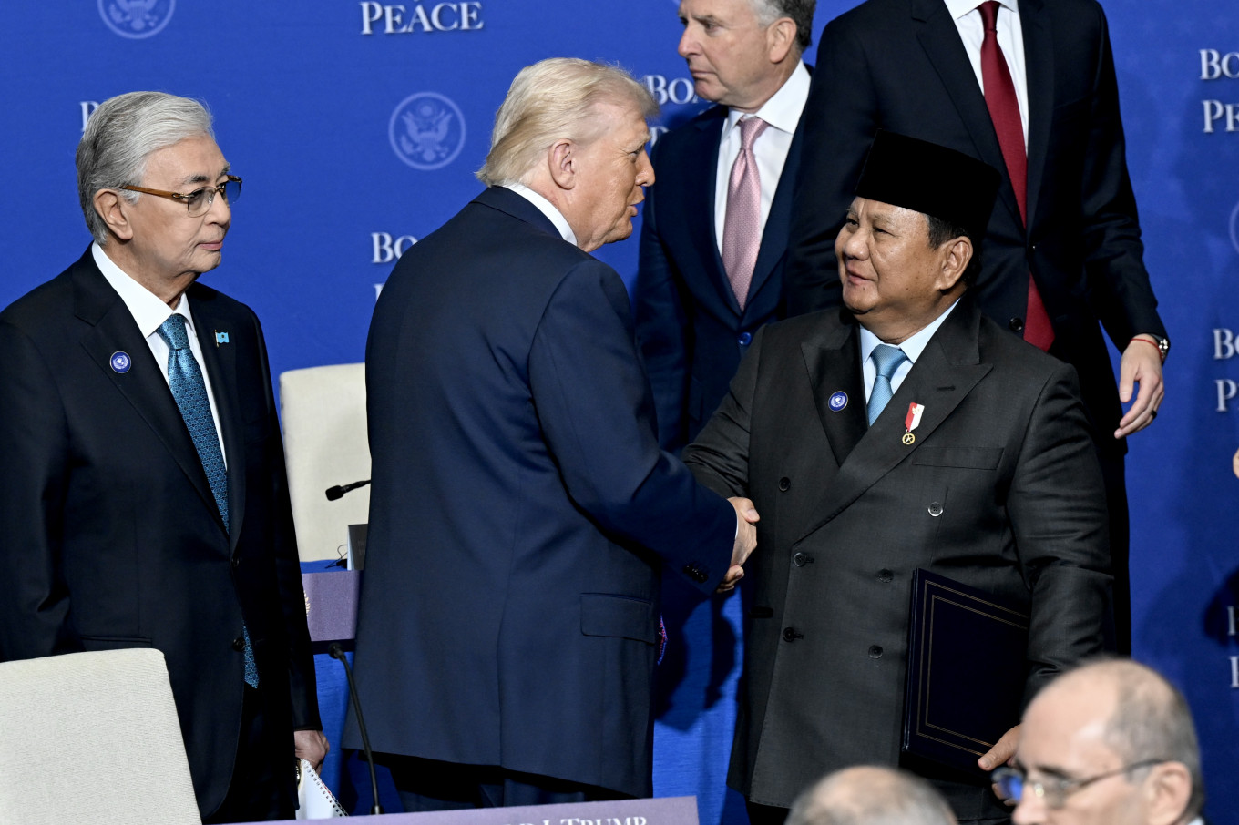 pemerintahan Trump menandatangani perjanjian