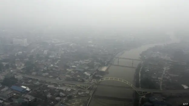 menutupi hampir separuh bumi