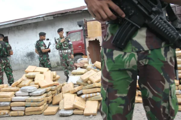 setengah terendam dalam bak