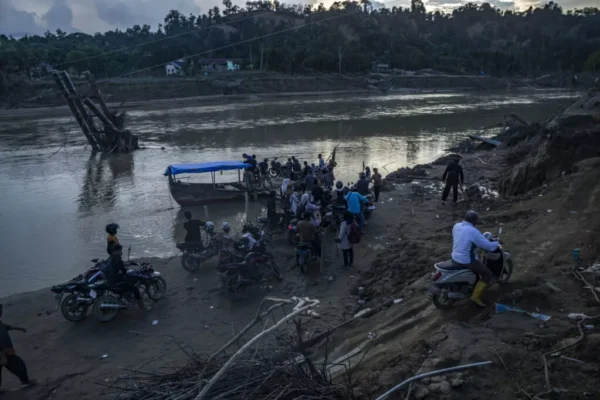 Siklon Senyar melanda dan menewaskan