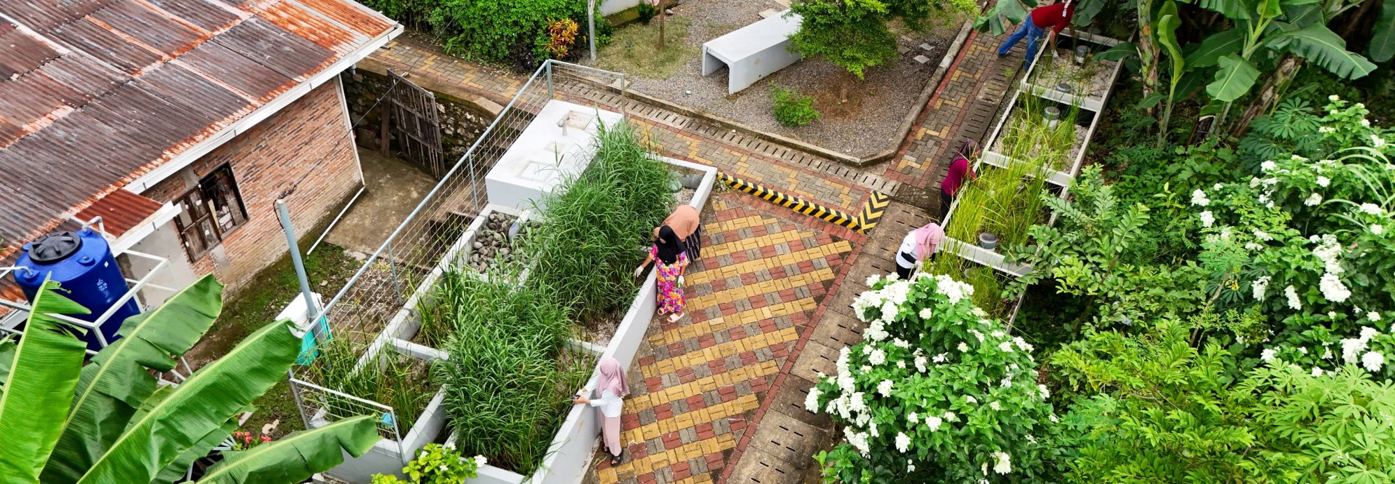 melangkah menyusuri jalan setapak