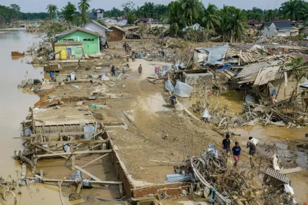 tim penyelamat melaporkan banjir