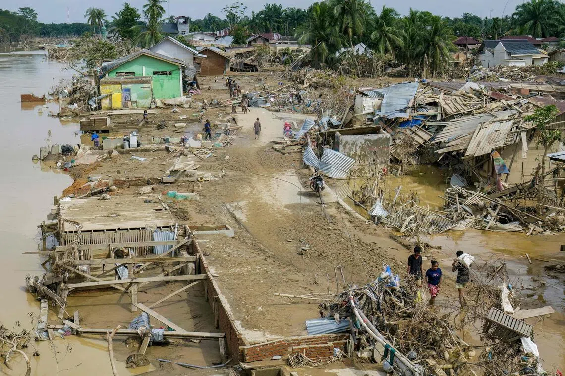 tim penyelamat melaporkan banjir