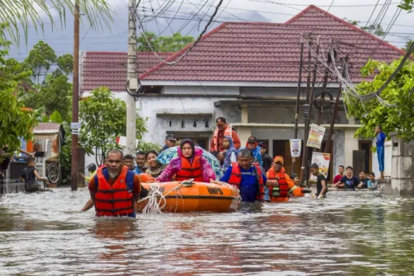 Banjir dan longsor akibat