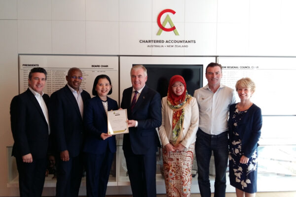 Chartered Accountants Worldwide menganugerahi