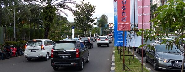 profesional pulang dari kota