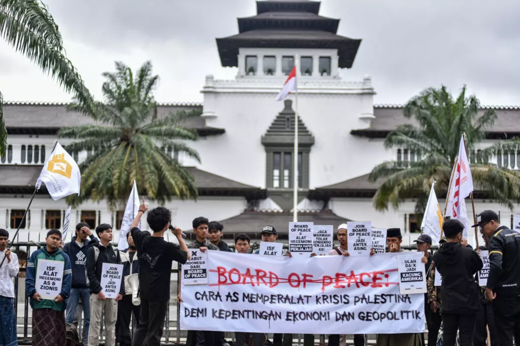 keputusan bergabung dengan Dewan